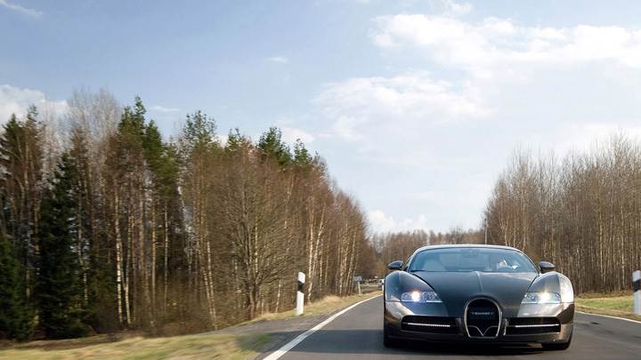Front Pose Of Linea Vincero Bugatti Veyron 16.4 In Black